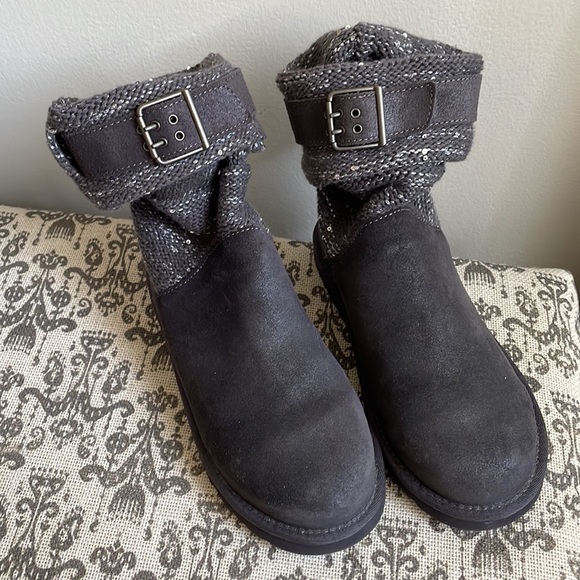 Cambridge Metallic Gray Fold-Over Ugg Australia Boots - Picture 4 of 10